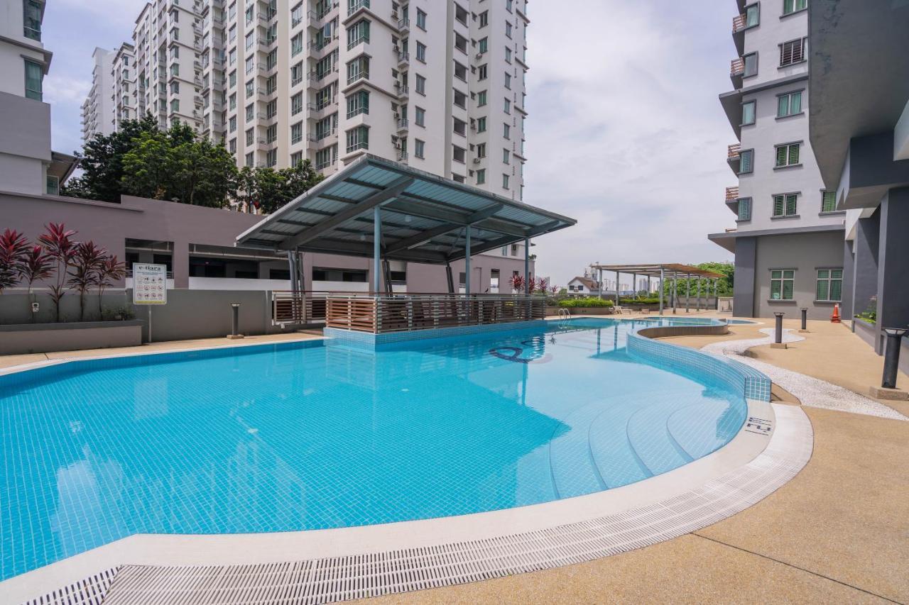 Cozy 2-Bedroom For 4 Pax With Pool - 수방자야 외부 사진