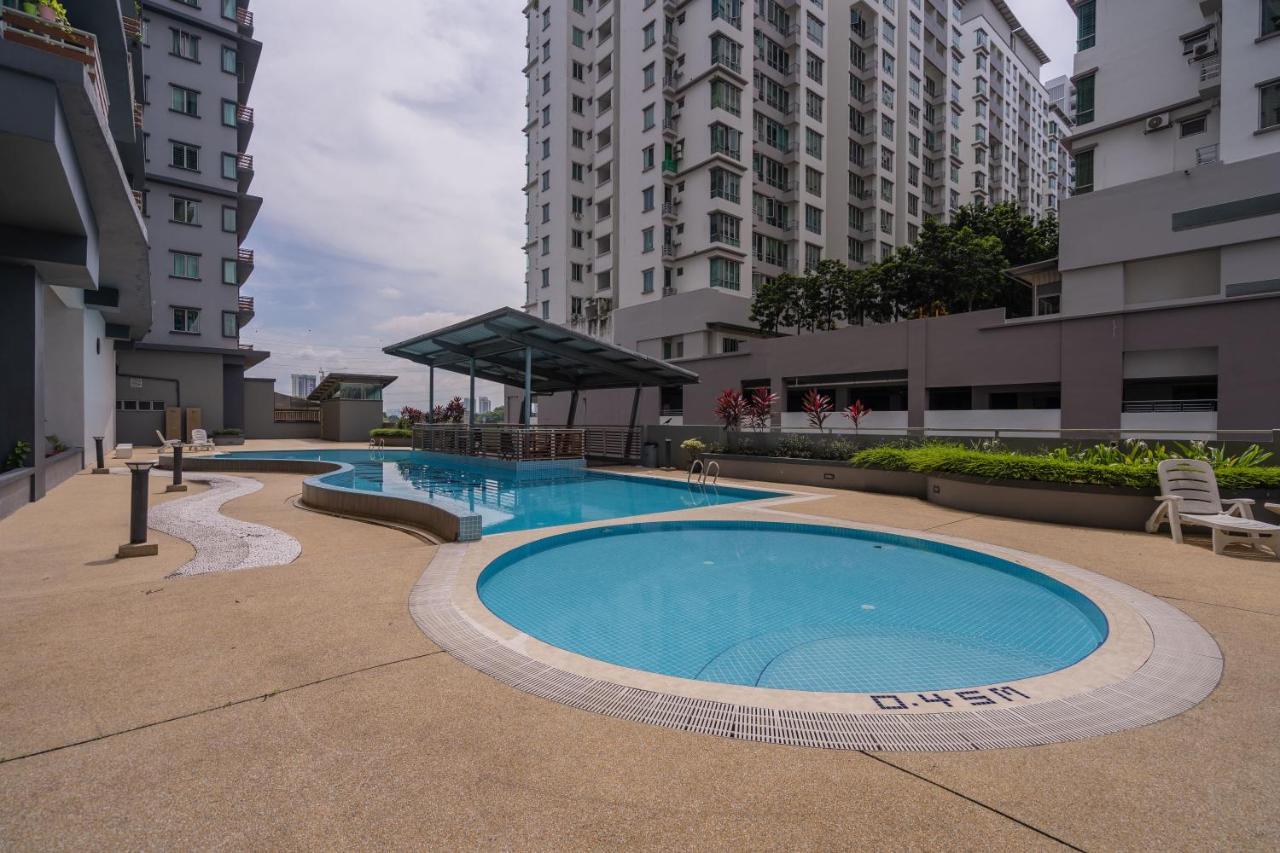 Cozy 2-Bedroom For 4 Pax With Pool - 수방자야 외부 사진